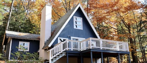 Nice private back yard with forest views and big deck for hanging 