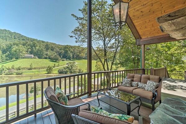 Hayesville Vacation Rental | 2BR | 3BA | 2,900 Sq Ft | Access by Stairs Only