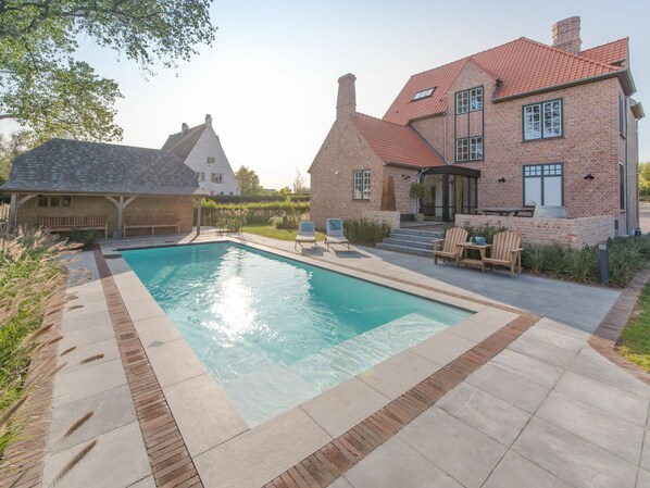 Water, Plant, Sky, Building, Property, Window, Swimming Pool, House, Tree, Architecture