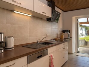 Countertop, Cabinetry, Eigentum, Spüle, Gebäude, Sinken, Küche, Zapfhahn, Küchengerät, Herd