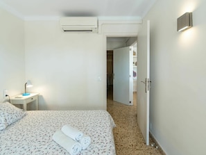 Zimmer, Eigentum, Gebäude, Interior Design, Möbel, Fussboden, Decke, Schlafzimmer, Grundeigentum, Haus