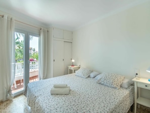 Eigentum, Zimmer, Schlafzimmer, Möbel, Interior Design, Bett, Fussboden, Gebäude, Grundeigentum, Haus