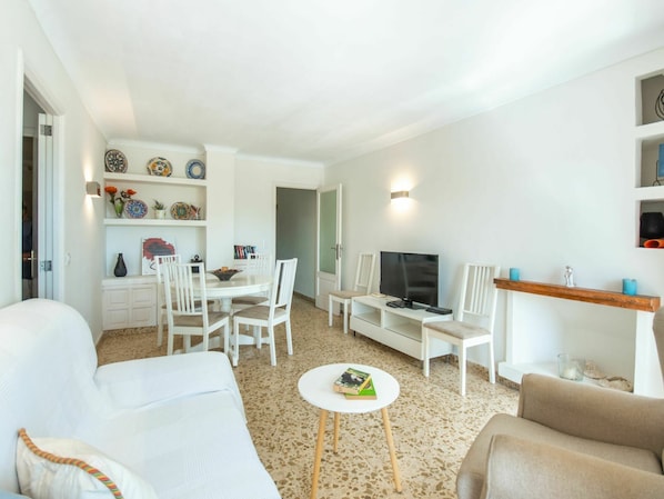 Zimmer, Eigentum, Möbel, Wohnzimmer, Interior Design, Gebäude, Haus, Grundeigentum, Tabelle, Fussboden