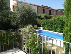 Propriété, Immobilier, Bâtiment, Maison, Cour, Arbuste, Arrière-Cour, Herbe, Arbre, Appartement