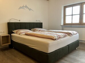 Ferienwohnung 3 - komfortable und gemütlich-Schlafzimmer