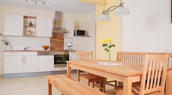 Ferienwohnung Kornkammer (65qm) mit Terrasse und Küche-Wohnküche