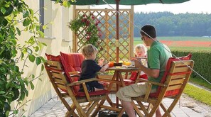 Ferienwohnung Kornkammer (65qm) mit Terrasse und Küche-Terrasse