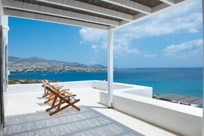 Elite Paros Villa | Villa Sea Front | 3 Bedrooms | Private Pool & Amazing Sea View | Alyki