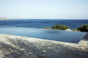 Elite Paros Villa | Villa Sea Front | 3 Bedrooms | Private Pool & Amazing Sea View | Alyki