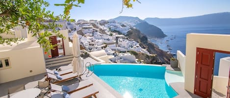 Elegant Santorini Villa | Villa Ioulia | Private Pool | Air Conditioning | 3 Bedrooms | Oia