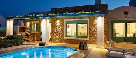 Almyriki Beach Villa Santorini 3 Bedroom Villa with Private Pool