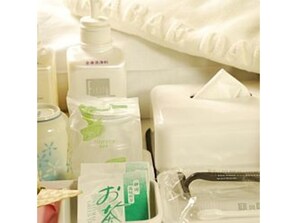 We have a variety of amenities. Please come with a light luggage.