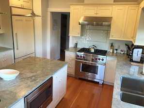 Granite Counters, 6 Burner Wolf Stove