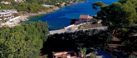 Welcome to Villa Sur Mer, just steps from the sea with amazing views! 