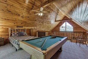 Smoky Mountain Hideout's pool table