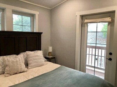 *Sandpoint Cottage* Cozy, Charming, & Conveniently located