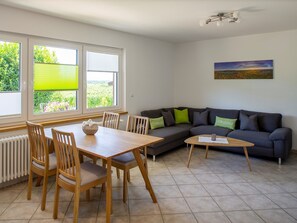 Ferienwohnung mit 65qm, 2 Schlafzimmer, max. 4 Personen-Wohnküche mit Essbereich