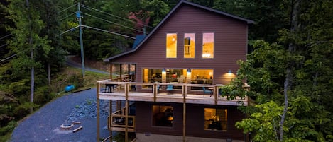 Pigeon Forge Cabin - "Wild Heart Lodge" 