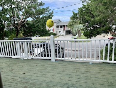 One block from the ocean one block from the creek relaxing 6 bedroom cottage 