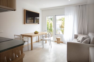 Apartamento Deluxe con Terraza, A/C y wifi a pie de playa en Santa Eulalia