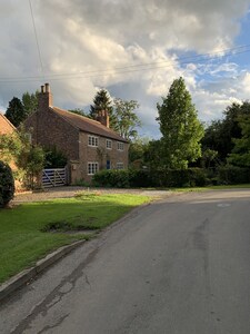 Morgan Cottage at 'This Is Not Here' With Hot Tub 