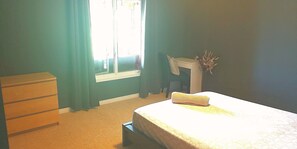 Queen bed with lake views 