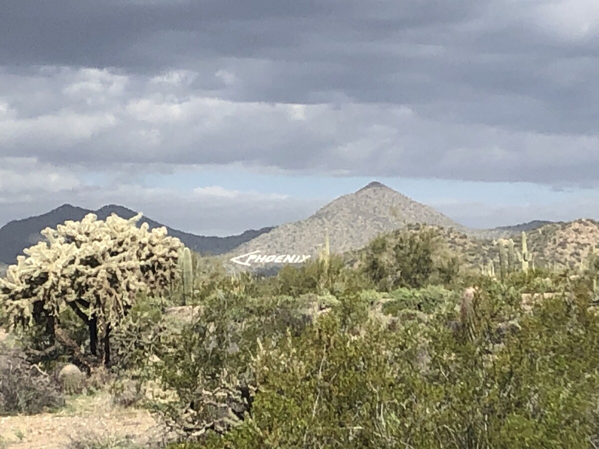 Newly built upper level casita with heated pool, Jacuzzi and state park views!
