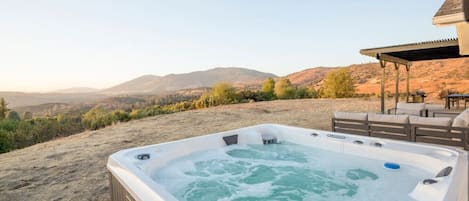 Bañera de hidromasaje al aire libre