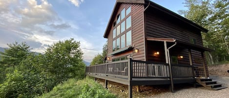 Cabin facing the Appalachian Trail.