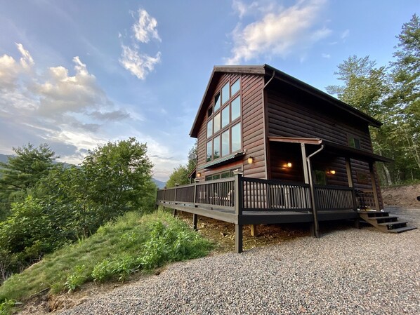 Cabin facing the Appalachian Trail.