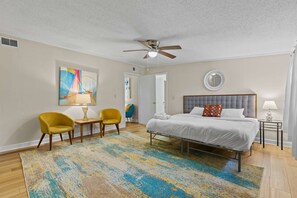 King bedroom with sitting area