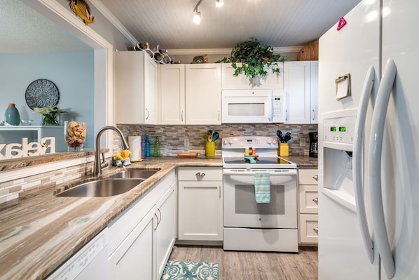 Full kitchen