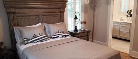 1925 Cottage in the Heart of the Historic District - Short Walk to Downtown!