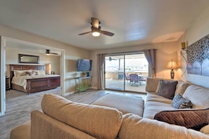Living Room | Smart TV | Ceiling Fan | Natural Sunlight