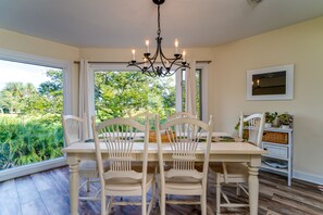 Dining area with seating for 6 with gorgeous views