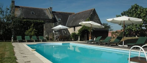 Beautiful, safe heated pool, shared with Les Moulins and l'Hirondelle