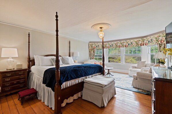 Master Suite with 4 poster King Size bed  and comfortable seating & ensuite bath