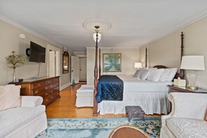Lake View Room - King Poster Bed with ensuite bathroom with 2 person soaking tub