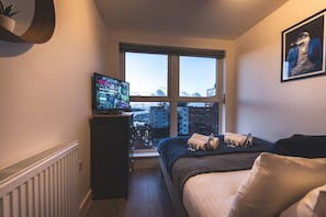 The Royal Victoria Master Bedroom With En-suite