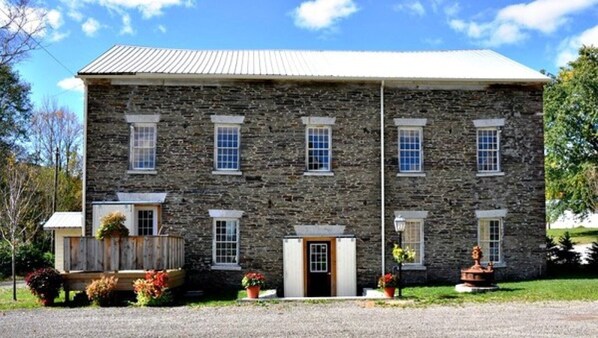 1816 STONE MILL HOUSE
