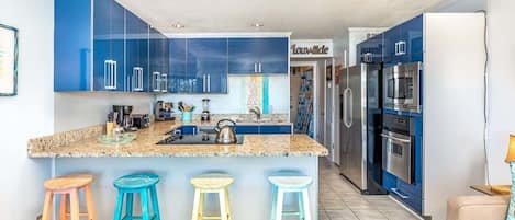 Beach & Racquet A330 - Custom kitchen with granite breakfast bar