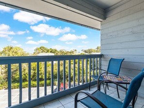 Balcony with seating