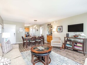 Lighthouse Point 15A Living area with TV