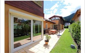 Yard / Terrace # 1 with views of Hausberg, Zugspitze and Kramer mountains.