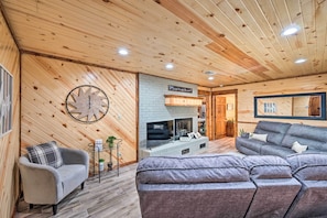 Additional Living Room