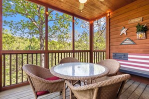 Private Screened-In Porch