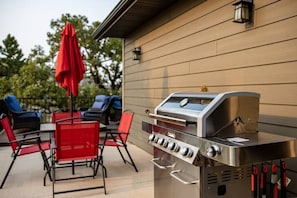 Natural Gas Grill and Patio Seating!