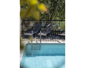 L'Eau, Plante, Meubles, Mobilier De Jardin, Piscine, Balancelle, Ombre, Herbe, Rectangle, Loisir