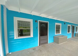 Jellyfish #7 Entrance with beach storage and private porch table