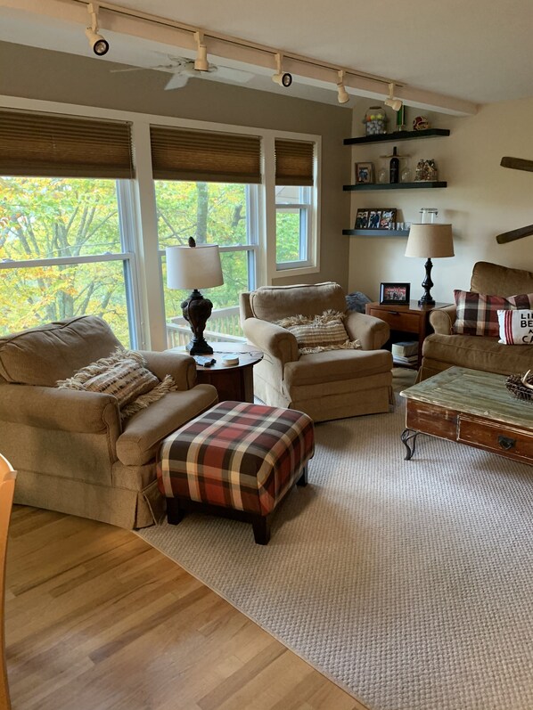 Living room has seating for 6 and a beautiful view.